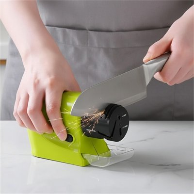 Aiguiseur de couteau manuel vert utilisation cuisine