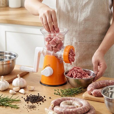 Hachoir à viande manuel préparation saucisses fraiches épices